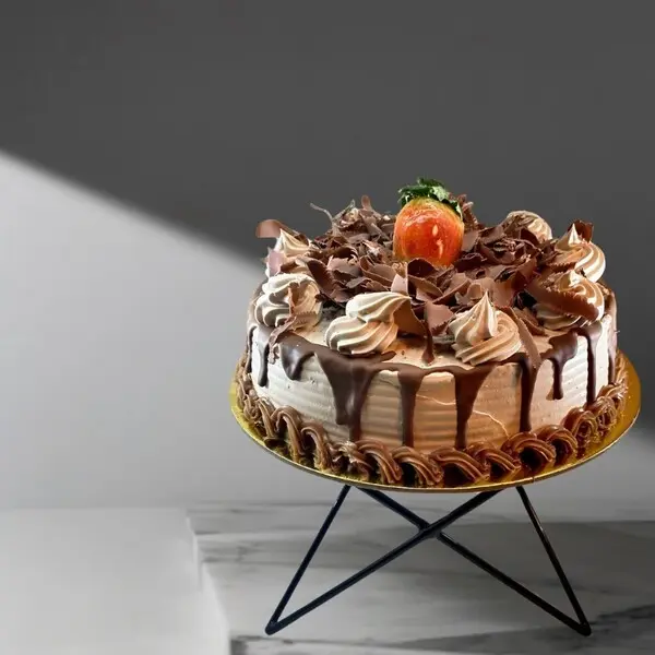 Round Cake Large Black Forest 24 Cm