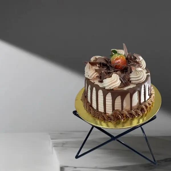 Round Cake Small Black Forest 15 Cm